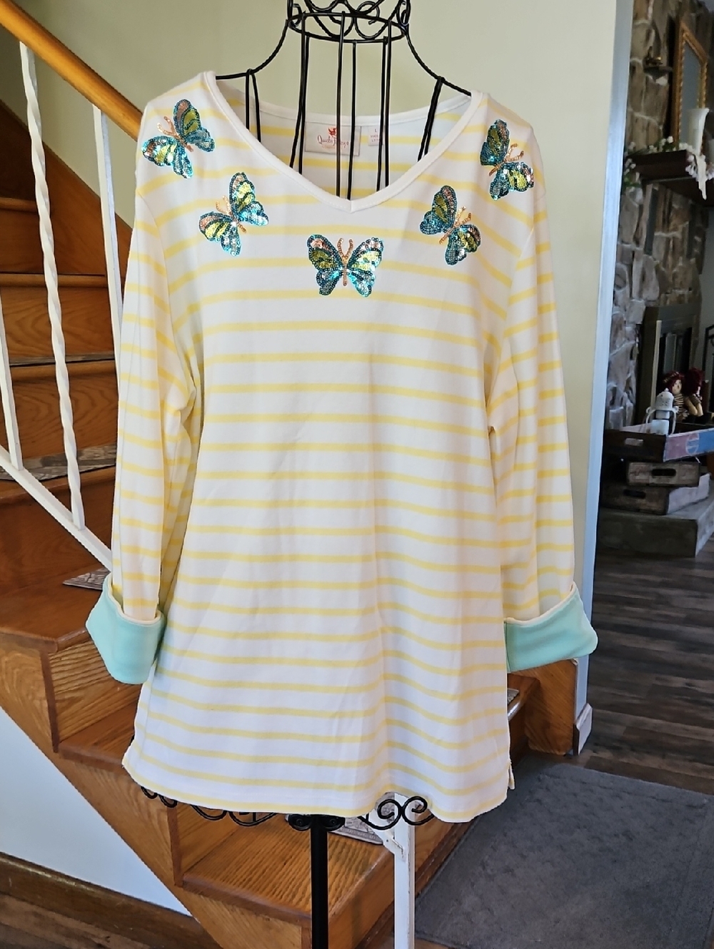 👚Quacker Factory Yellow & White Striped Top with Butterflies